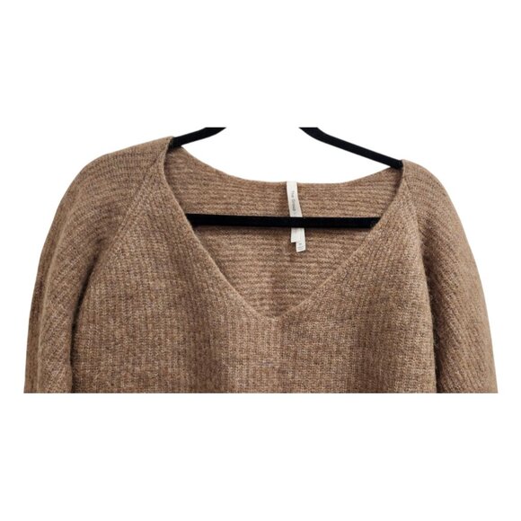 Aritzia Group by Babaton Tessin Sweater Size M - Picture 3 of 12